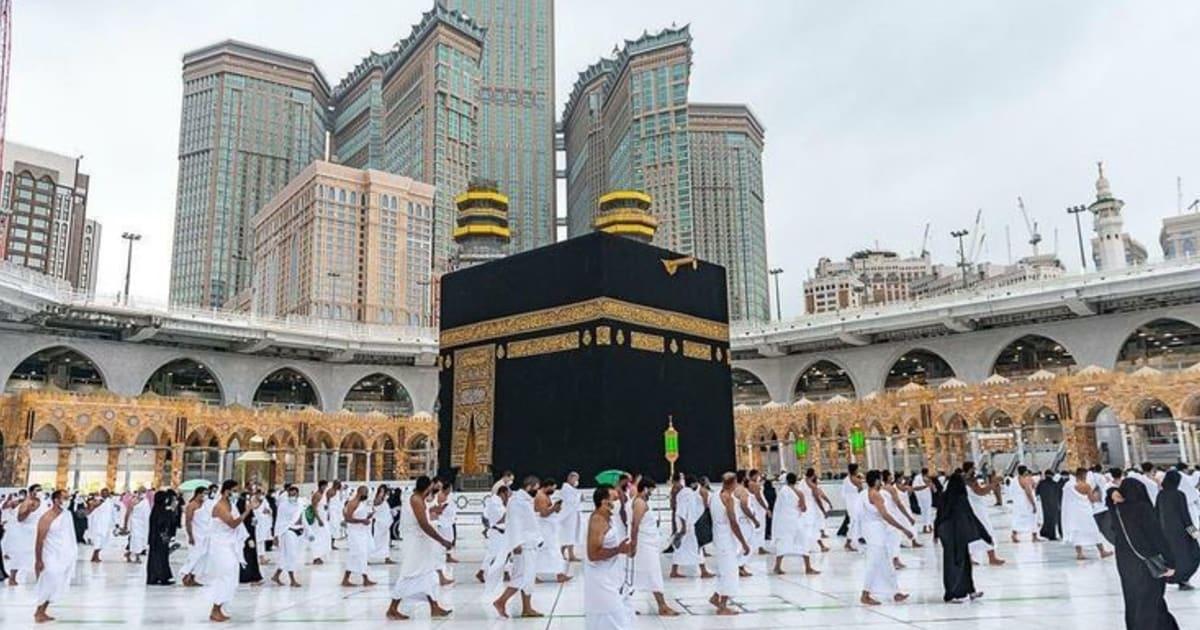 Saudi Arabia Welcomes Iranian Hajj Pilgrims With Flower Garlands 🌸🕋